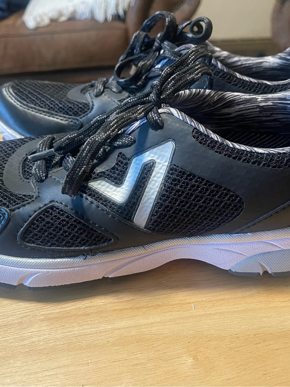 Vionic Drift 335 Satima Women's 9.5 M Active Sneakers 9154 Black
